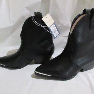NEW--Universal Thread Black Henley Cowgirl Style Short Ankle Boots size 6.5